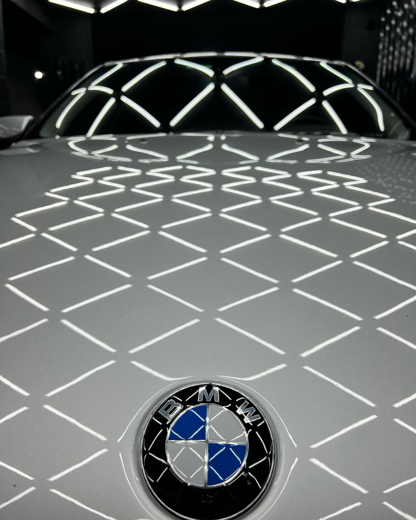 BMW — capô espelhado