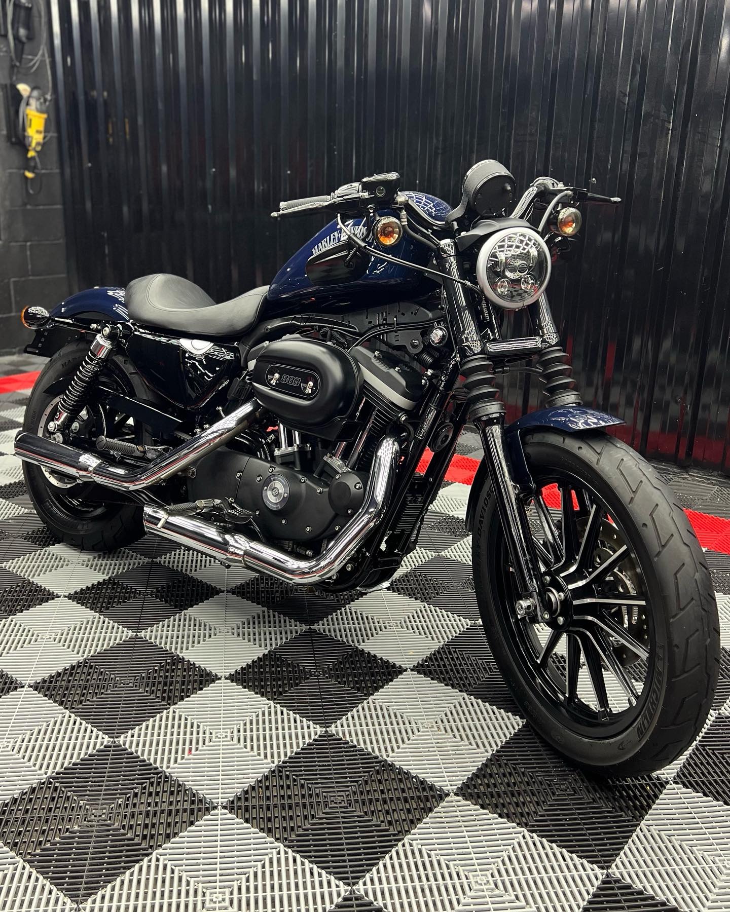 Harley-Davidson 883